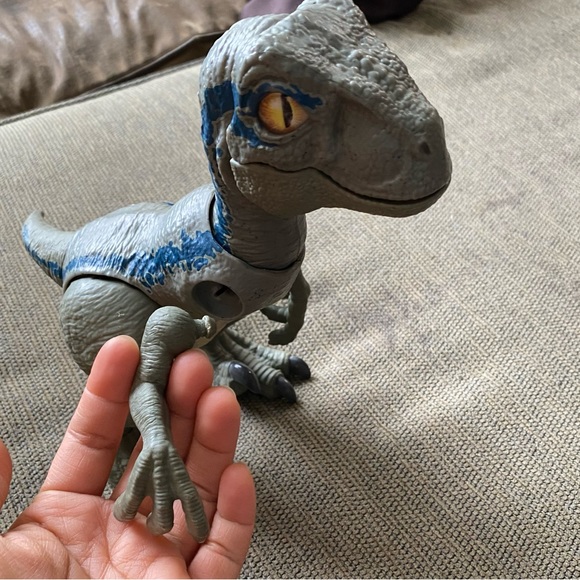 Dinosaur Action Figures with Sound Effects Kid Toy - Picture 6 of 7